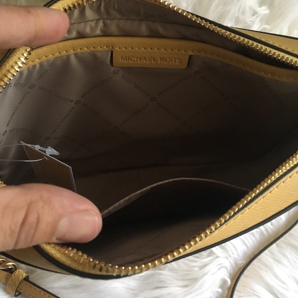 Michael kors large Crossbody Bag & matching wallet - Picture 6 of 7